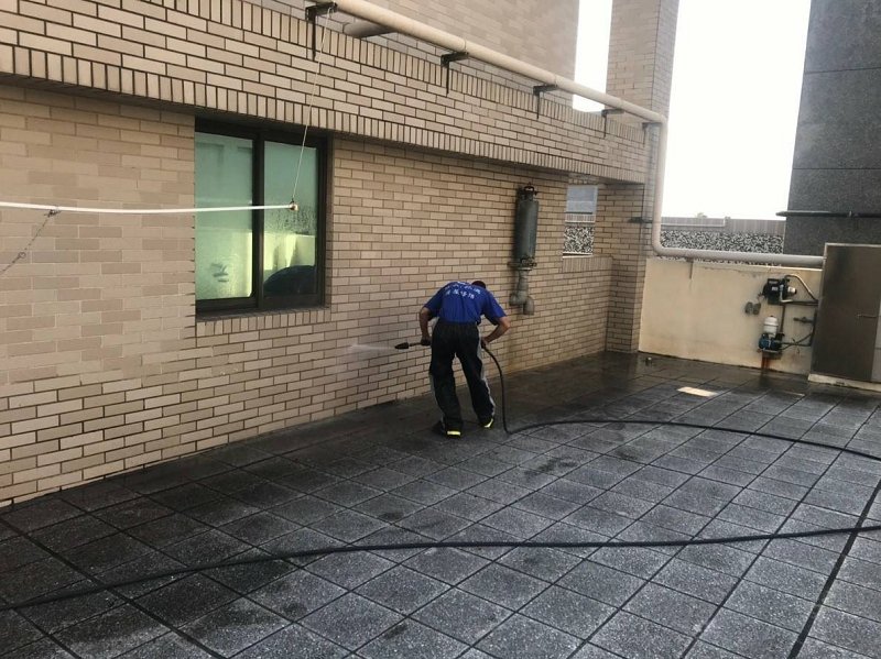 高雄屋頂地板防水工程・工程照片 01